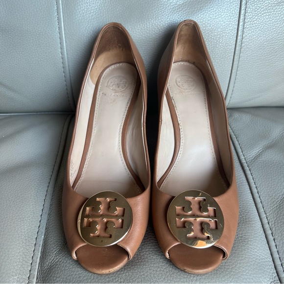 Tory Burch Kara Wedge Peep Toe Shoes Sz 7 Tan Classic Leather - Picture 3 of 17